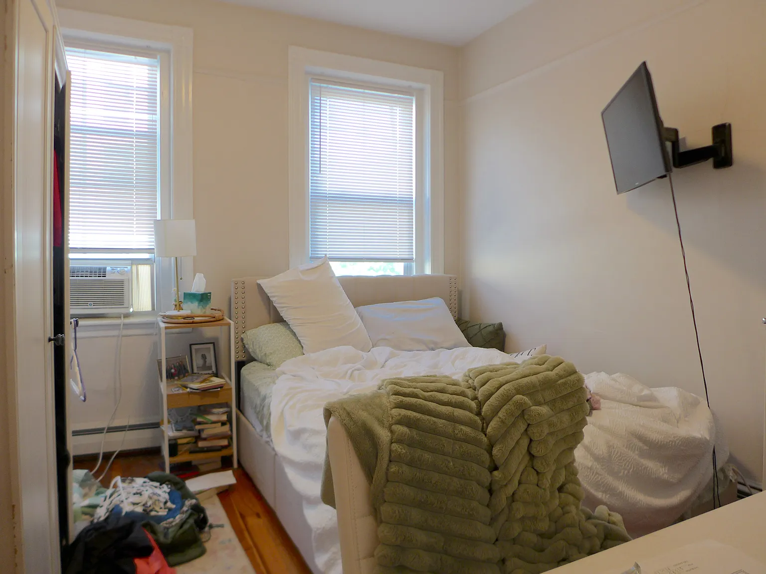 3 bed, 9999 sqft, $3,000 — Photo 3