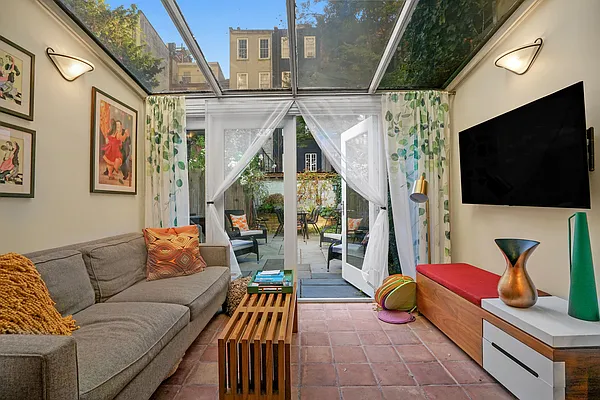 Sold by Tosh Marks Property Group | media 16