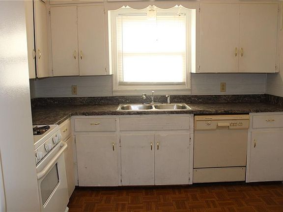 3rd image of 6716 SE 5th St