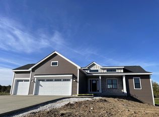 W261N6831 Prairie Haven Ct, Lisbon, WI 53089