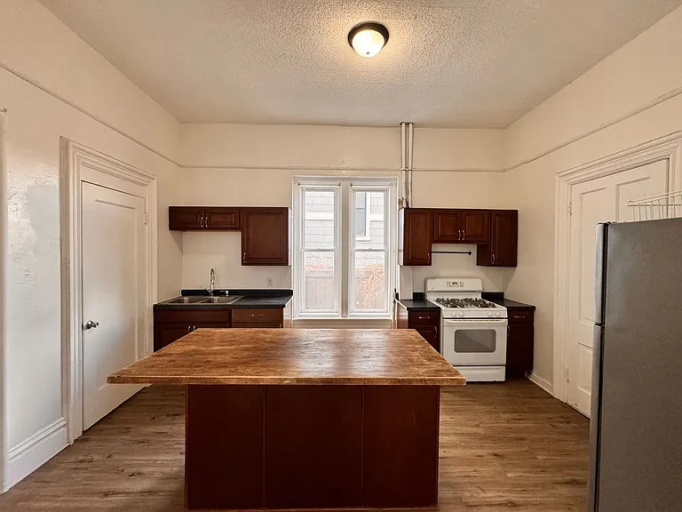 310 Marshall Ave — Photo 6