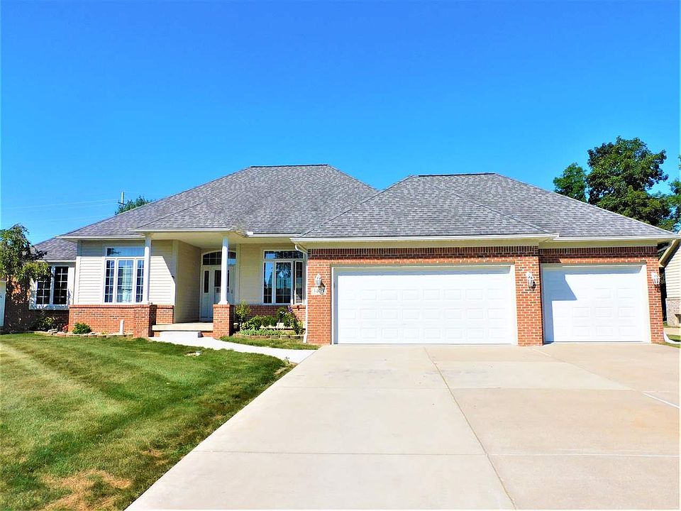 1st image of 3403 Woodridge Dr