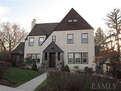 1st image of 28 Lindbergh Pl