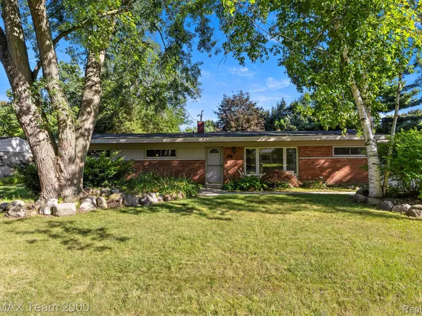 1621 Beverly Blvd, Walled Lake, MI 48390
