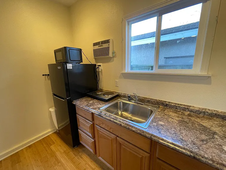 1863 Almagro Ln — Photo 4
