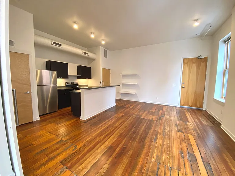 1200 Main St — Photo 5
