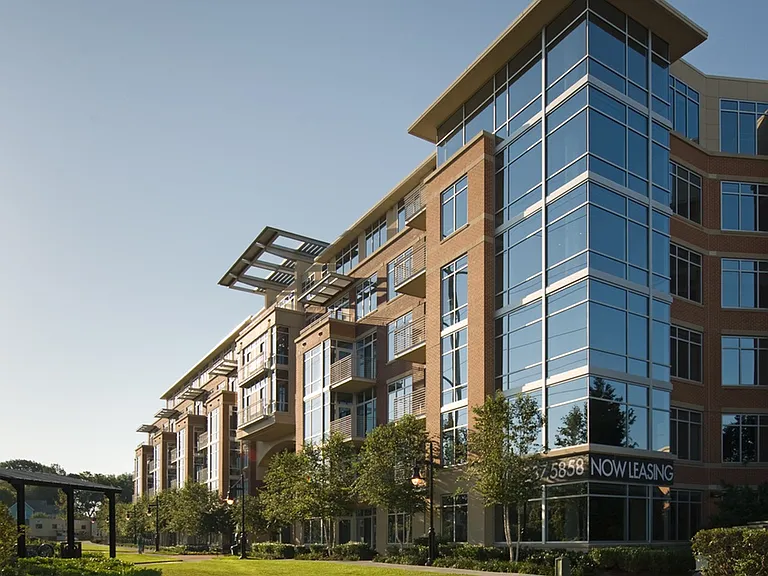 Walking distance to the Metro