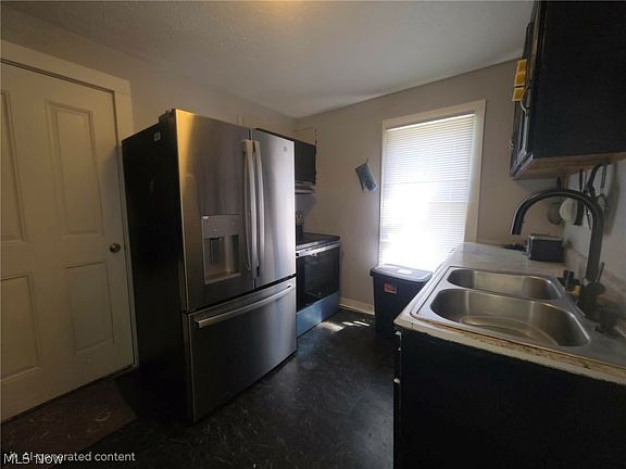 5th image of 1203 Woodland St NE
