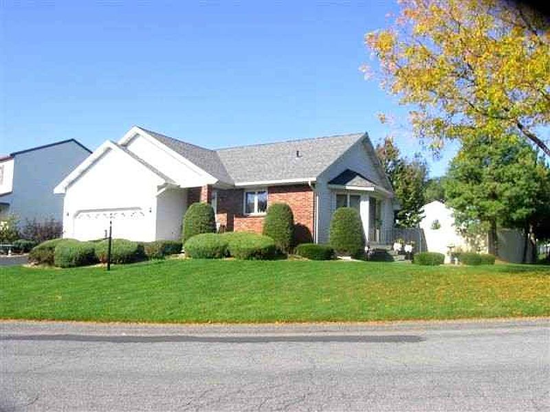 2nd image of 32 CELESTE Drive