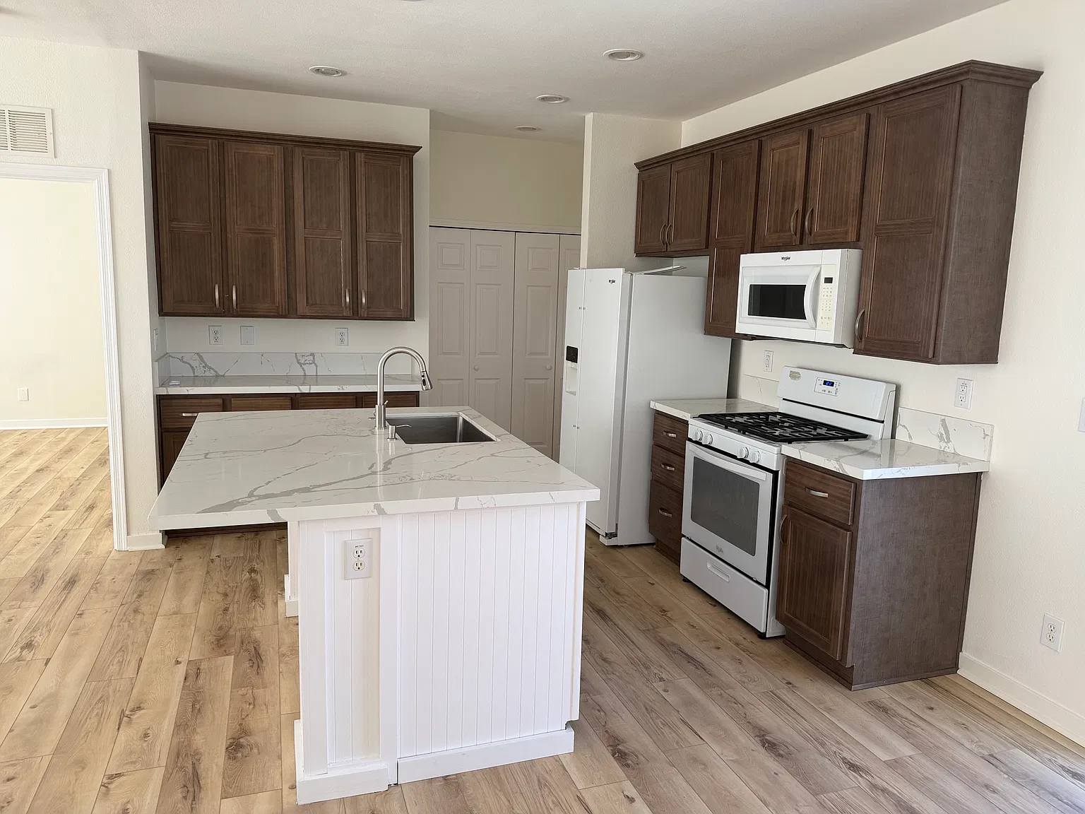 4 bed, 1168 sqft, $3,895 — Photo 3