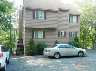 111 Mockingbird Ct, Bushkill, PA 18324