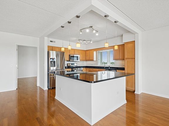 5th image of 5555 N Cumberland Ave Unit 710