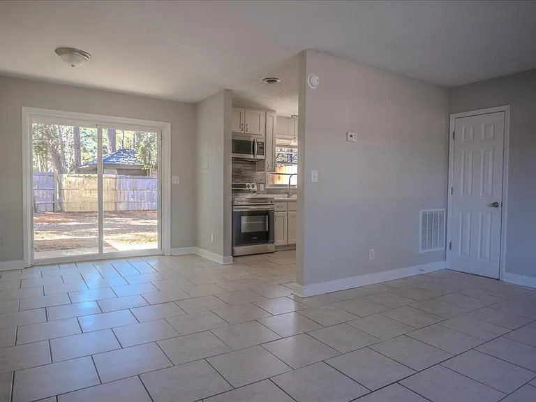 230 W Manchester Rd — Photo 10