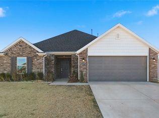 4375 W Topeka Ave, Fayetteville, AR 72704