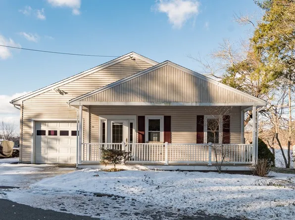 30 Holmes St, Halifax, MA 02338