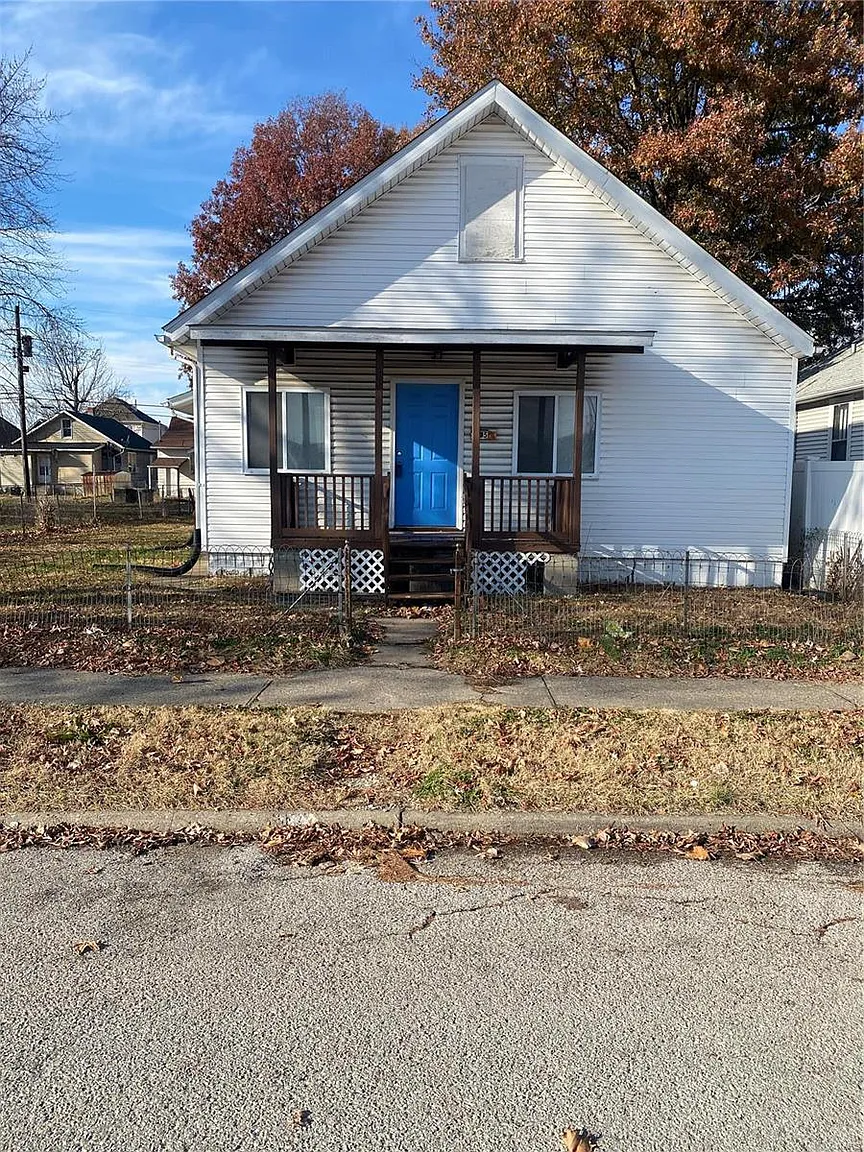1835 Rhodes St photo 1