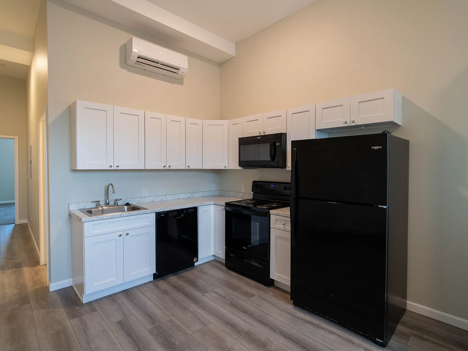 910 Broad St — Photo 3