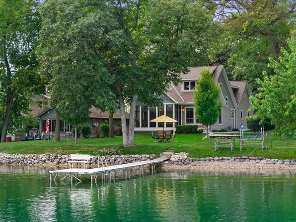 832 N Douglas DRIVE, Oconomowoc, WI 53066