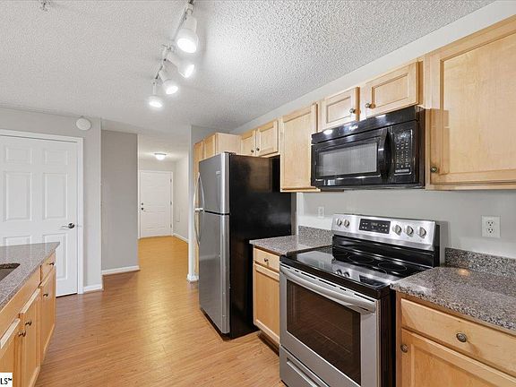 4th image of 1612 Harts Ridge Dr
