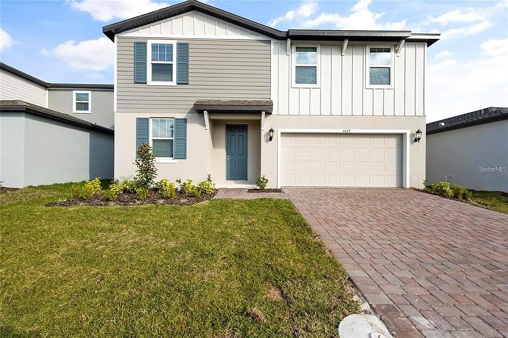 4 bed, 2.5 bath, 2339 sqft, $2,600 — Photo 1