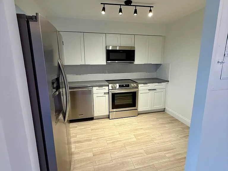 3104 Poolside Dr — Photo 10