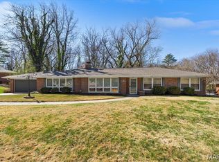 207 Country Club Ln, Belleville, IL 62223