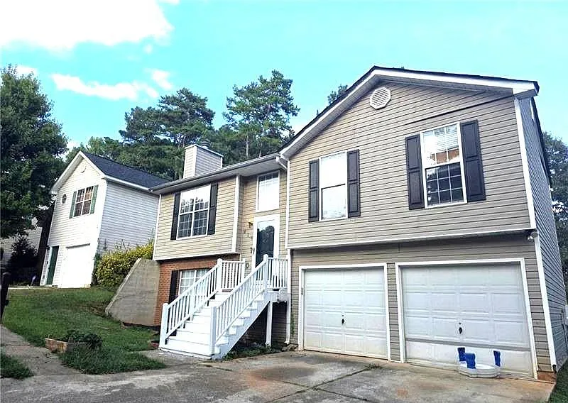 3 bed, 1375 sqft, $2,300 — Photo 1