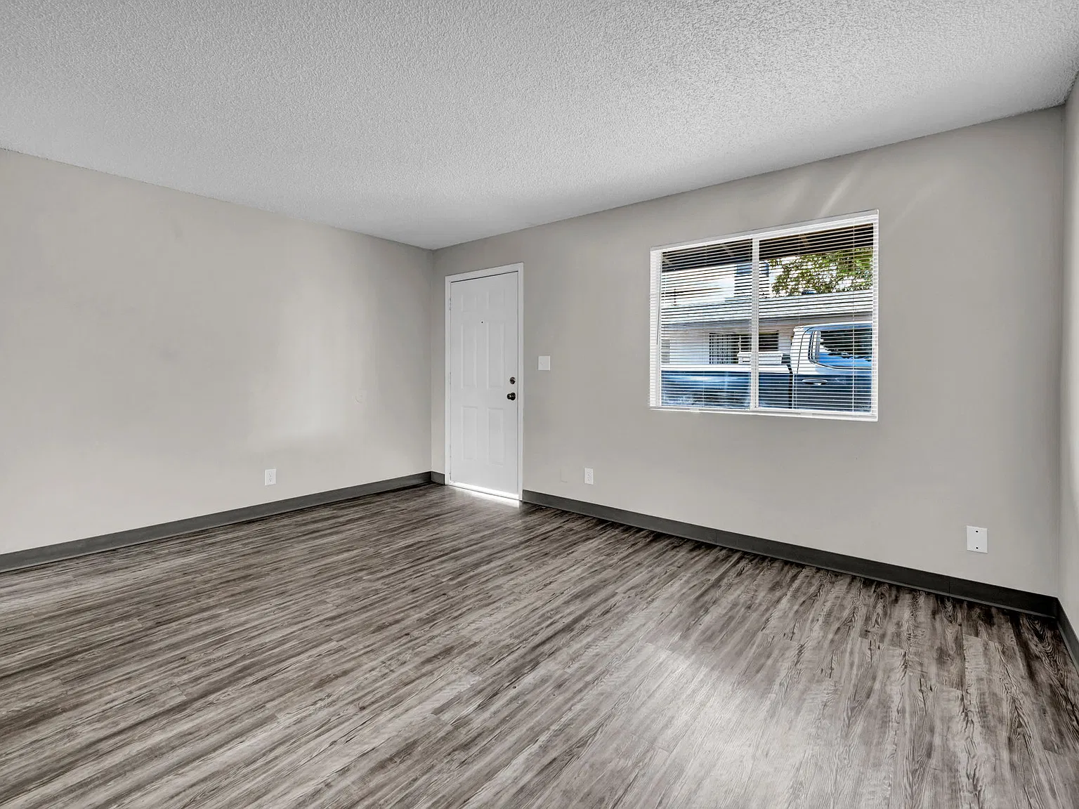 2 bed, 800 sqft, $1,200 — Photo 2