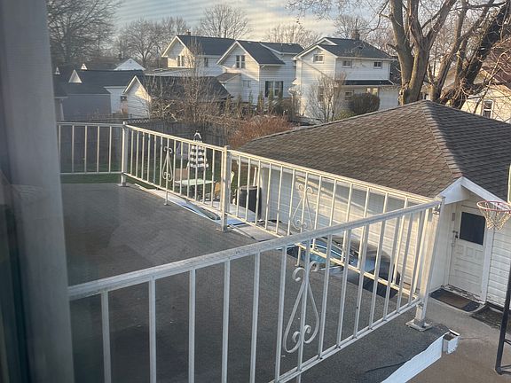 3rd image of 217 Bachtel St SW