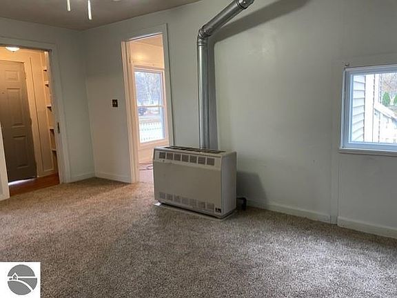 3rd image of 710 S Barlow St