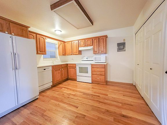 3rd image of 166 W 200 N APT 8