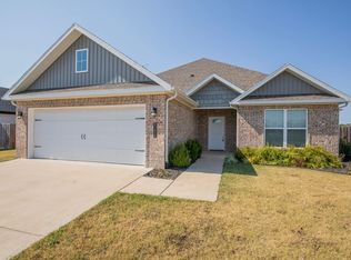 1013 Estes Dr, Pea Ridge, AR 72751