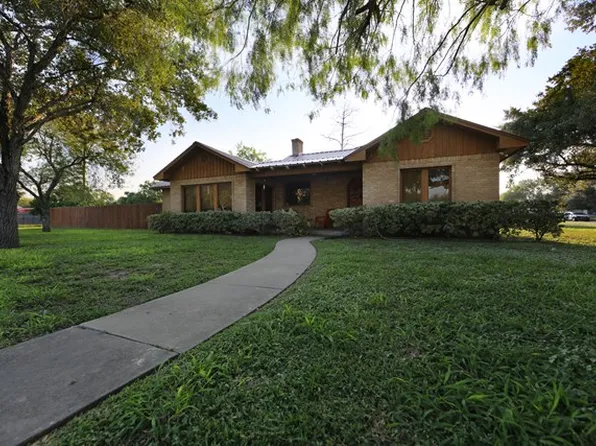 512 S 3rd St, Raymondville, TX 78580