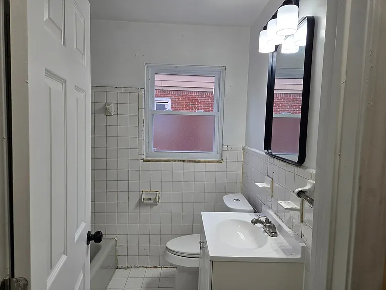 21541 Collingham Ave — Photo 5