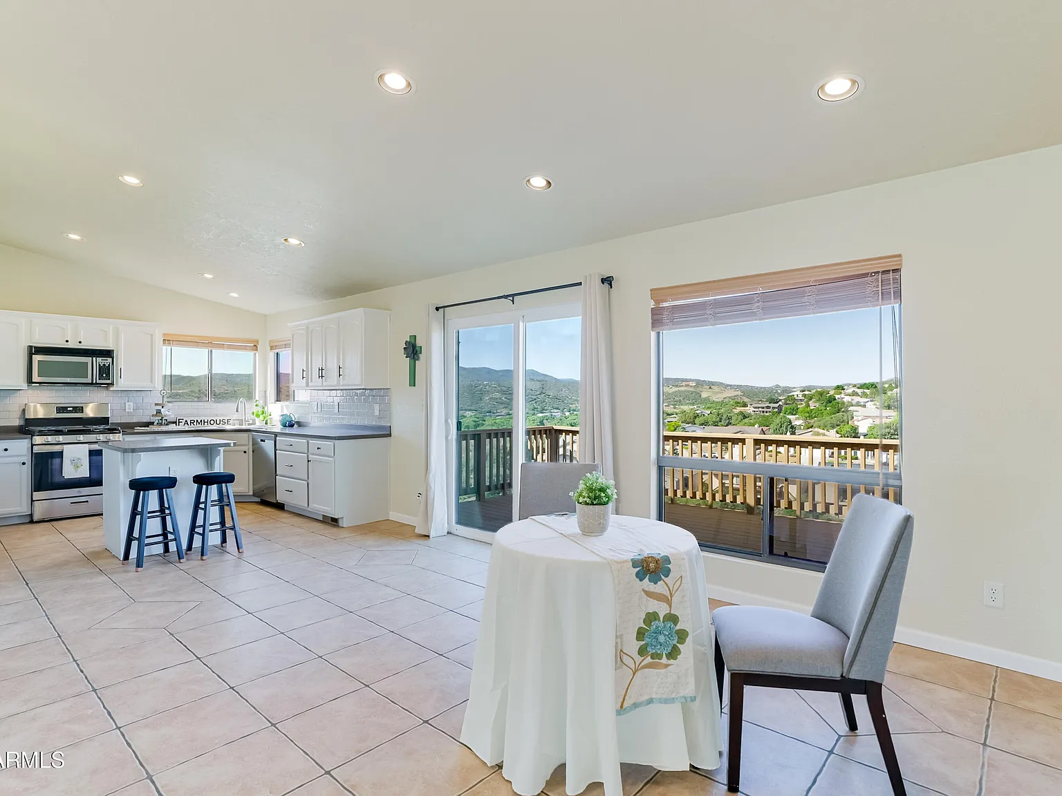 4 bed, 3.0 bath, 2815 sqft, $3,500 — Photo 3