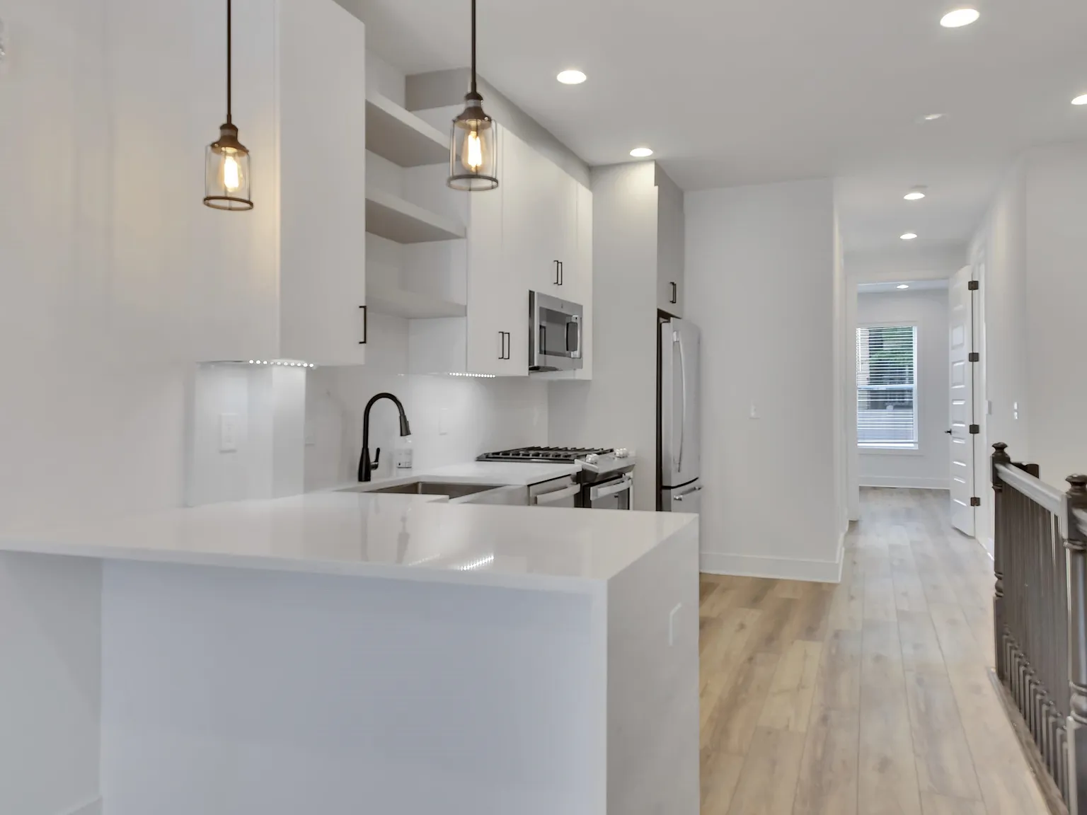 3 bed, 2.5 bath, 1200 sqft, $3,750 — Photo 3