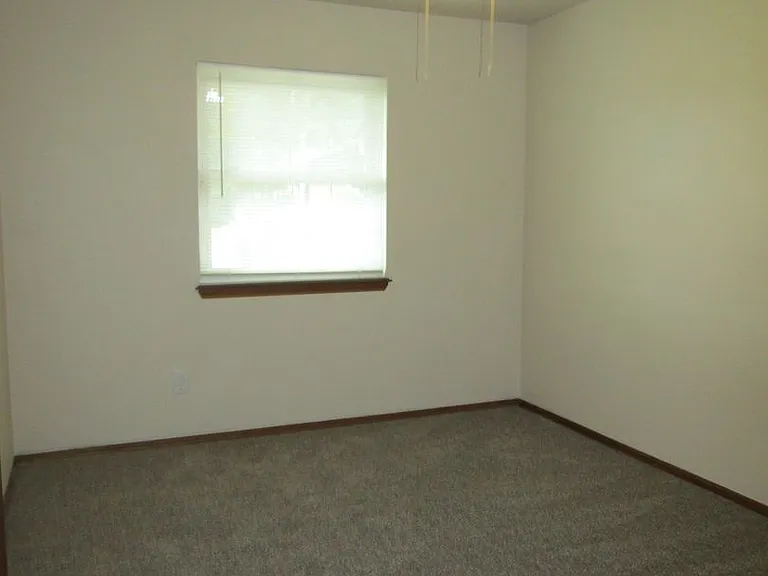 7505 NW Welco Ave — Photo 12