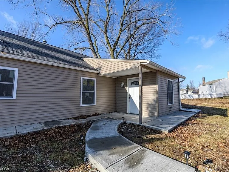 34469 Roberts Rd — Photo 2