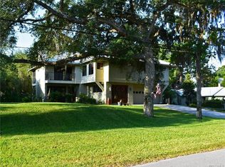 5005 Riverside Dr, Yankeetown, FL 34498