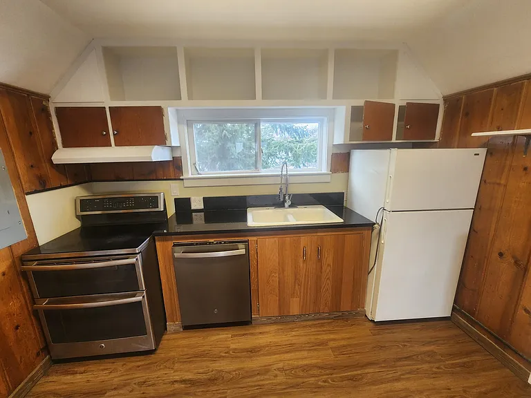 725 Holmes St #3 — Photo 4