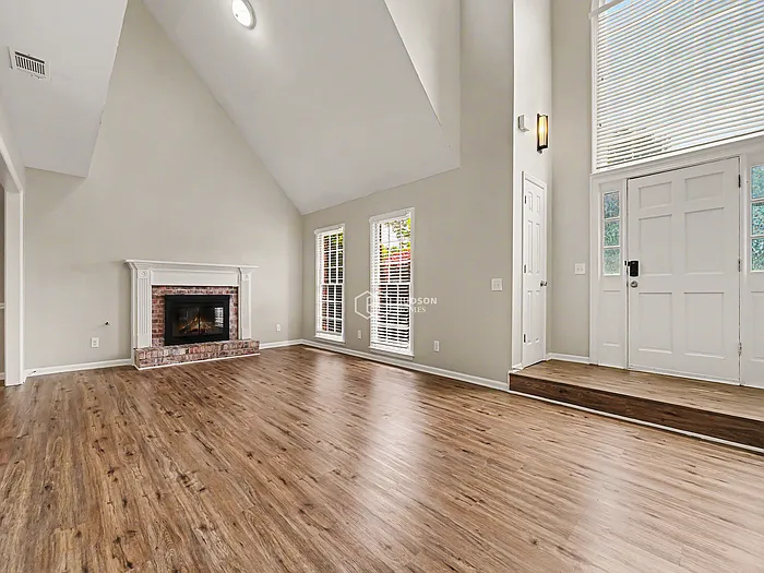 1209 Wynford Colony SW — Photo 2