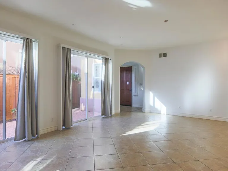 415 N Cedros N — Photo 13