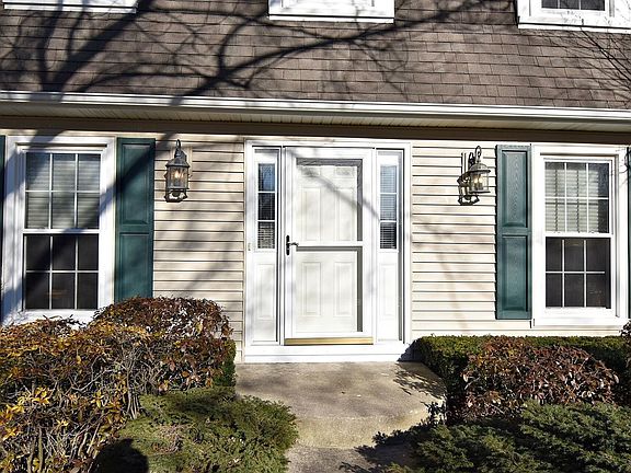 2nd image of 1S371 Marys Ln