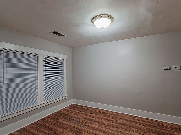 4th image of 301 E Central Park Ave