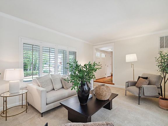 3rd image of 352 San Luis Way