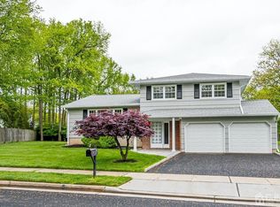 8 Eagle Rd, Edison, NJ 08820