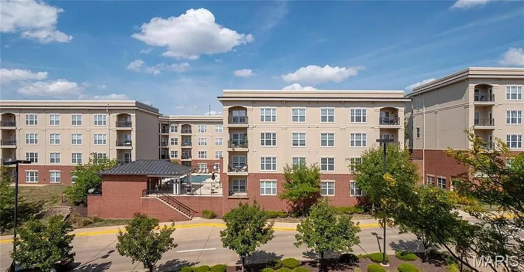 1 bed, 1.0 bath, 902 sqft, $1,750 — Photo 1