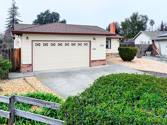 3rd image of 2219 Channing Court