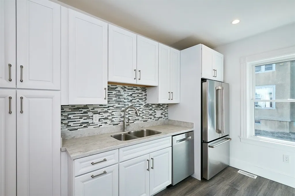 2 bed, 2.0 bath, 1200 sqft, $3,900 — Photo 4