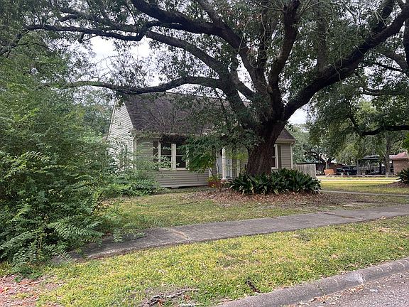 3rd image of 4545 Hollywood Dr